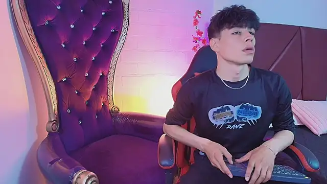 Andreew Style online show from April 2026 08:25:02 PM