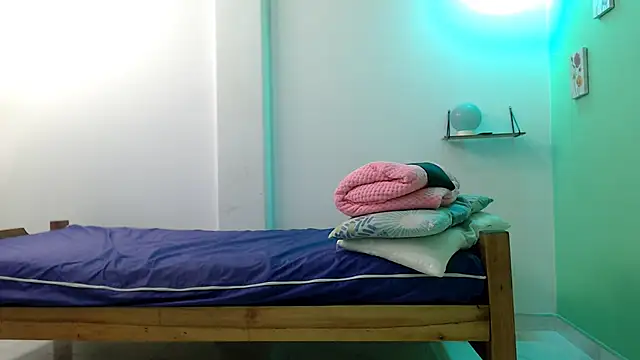 Snapshot of katywild20 chatting on March 2026 01:37:01 PM katywild20 online show from March 2026 01:37:01 PM