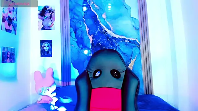 Snapshot of blonde_queen- chatting on April 2026 07:14:01 PM blonde queen- online show from April 2026 07:14:01 PM