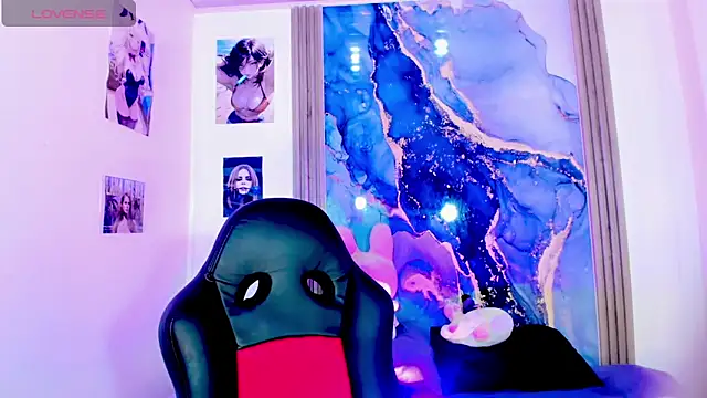 Snapshot of blonde_queen- chatting on April 2026 08:24:02 PM blonde queen- online show from April 2026 08:24:02 PM