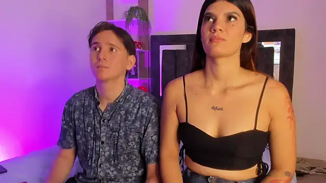 Snapshot of Mariana_and_Ronny chatting on April 2026 10:05:02 PM Mariana and Ronny online show from April 2026 10:05:02 PM