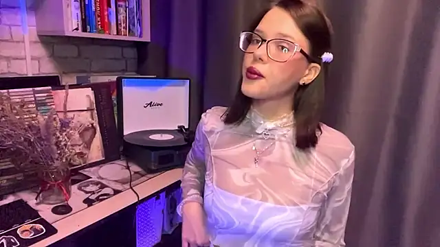 SarahHunnye online show from March 2026 10:18:02 AM