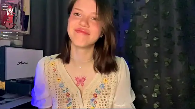 SarahHunnye online show from April 2026 12:49:02 AM