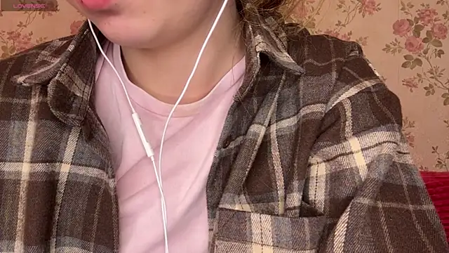 EleneShedden online show from April 2026 11:51:02 AM