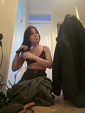 Snapshot of petitehotwife4u chatting on April 2026 06:45:01 PM petitehotwife4u online show from April 2026 06:45:01 PM