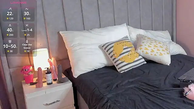 Samiramalek22 online show from April 2026 12:32:01 PM