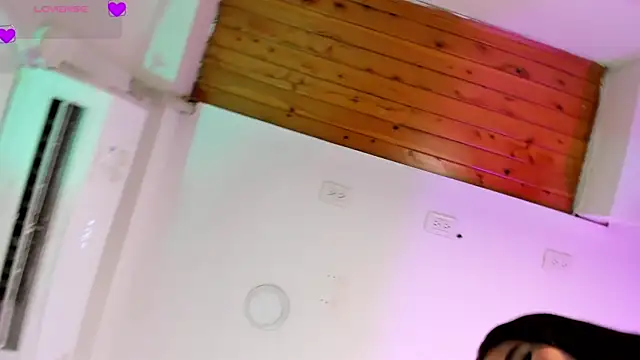 Snapshot of AlondraSoomer chatting on April 2026 04:18:01 AM AlondraSoomer online show from April 2026 04:18:01 AM