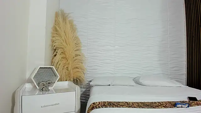 Snapshot of AlondraSoomer chatting on April 2026 04:13:02 AM AlondraSoomer online show from April 2026 04:13:02 AM