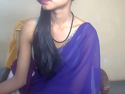 Snapshot of QueenOfDesire01 chatting on April 2026 02:39:02 AM QueenOfDesire01 online show from April 2026 02:39:02 AM