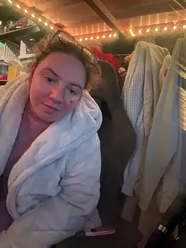 curvyneon online show from April 2026 07:22:01 PM