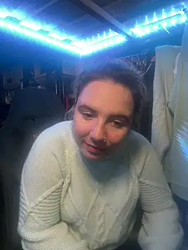 curvyneon online show from April 2026 06:24:02 PM