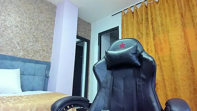 Snapshot of IsaSkinny chatting on April 2026 07:18:02 PM IsaSkinny online show from April 2026 07:18:02 PM