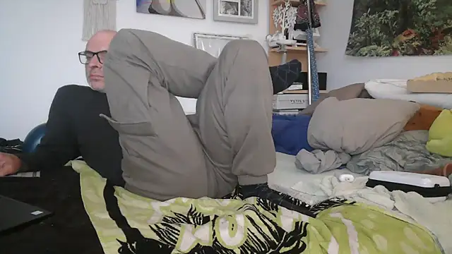Snapshot of Thomate24 chatting on May 2026 04:26:01 PM Thomate24 online show from May 2026 04:26:01 PM