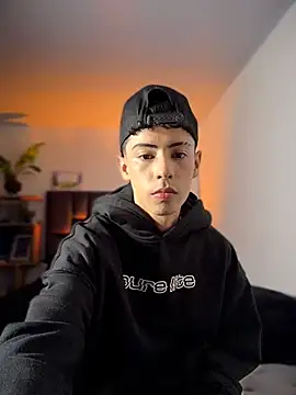 Snapshot of SebastianReed_ chatting on April 2026 02:09:01 AM SebastianReed online show from April 2026 02:09:01 AM