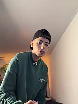 Snapshot of SebastianReed_ chatting on April 2026 04:44:02 AM SebastianReed online show from April 2026 04:44:02 AM