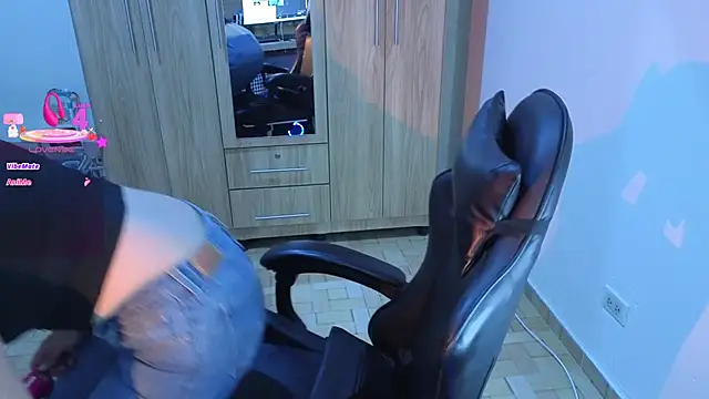 Snapshot of baby_lee chatting on April 2026 02:11:02 PM baby lee online show from April 2026 02:11:02 PM