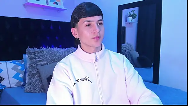 Andrew restrepoo online show from July 2026 01:07:02 AM