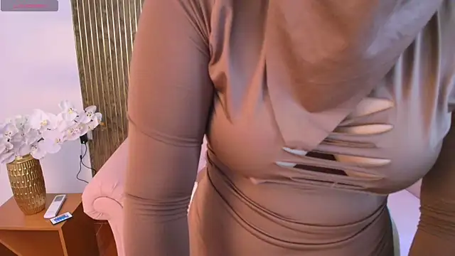 Snapshot of Aminaa_Kaarim chatting on April 2026 07:08:02 PM Aminaa Kaarim online show from April 2026 07:08:02 PM