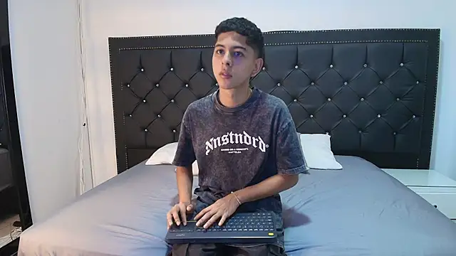 NohaDrake online show from April 2026 08:43:02 PM