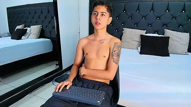 NohaDrake online show from April 2026 08:02:02 PM