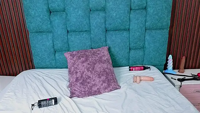 Snapshot of AnnieHiper chatting on April 2026 07:58:02 PM AnnieHiper online show from April 2026 07:58:02 PM