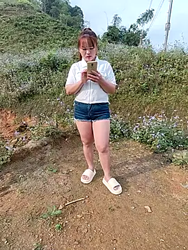 Snapshot of Mina_xYx chatting on March 2026 01:11:01 AM Mina xYx online show from March 2026 01:11:01 AM