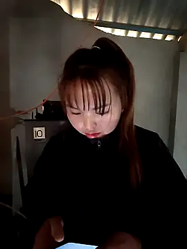 Snapshot of Mina_xYx chatting on March 2026 06:06:01 AM Mina xYx online show from March 2026 06:06:01 AM