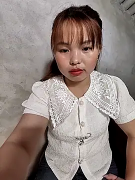 Snapshot of Mina_xYx chatting on March 2026 02:15:01 AM Mina xYx online show from March 2026 02:15:01 AM