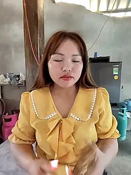 Snapshot of Mina_xYx chatting on April 2026 05:52:01 AM Mina xYx online show from April 2026 05:52:01 AM