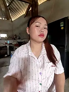 Snapshot of Mina_xYx chatting on April 2026 01:27:02 AM Mina xYx online show from April 2026 01:27:02 AM