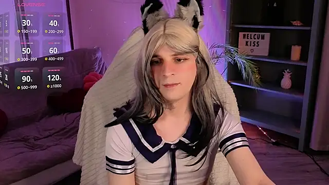 Snapshot of FoxIsPuff chatting on April 2026 08:39:01 PM FoxIsPuff online show from April 2026 08:39:01 PM