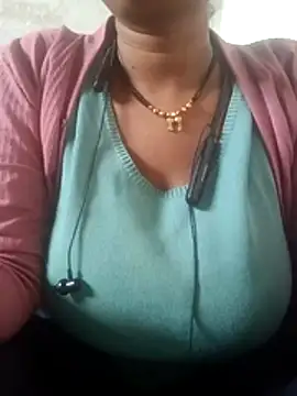 Snapshot of Mona_ji32 chatting on April 2026 10:12:02 AM Mona ji32 online show from April 2026 10:12:02 AM