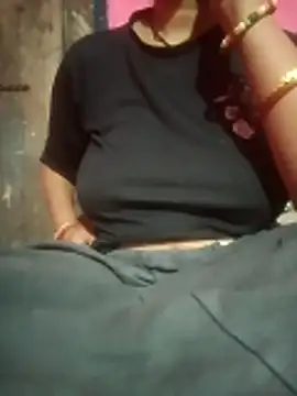 Snapshot of Mona_ji32 chatting on April 2026 08:31:01 PM Mona ji32 online show from April 2026 08:31:01 PM