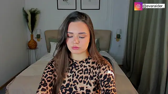 EvaRaider online show from April 2026 01:06:02 PM