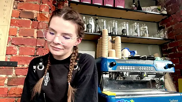 AnnWaddie online show from April 2026 11:36:01 AM