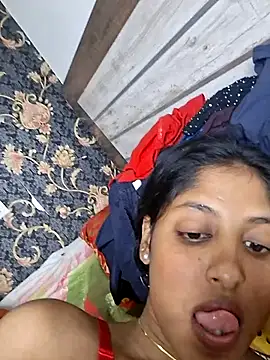 Snapshot of Pari_lovers chatting on April 2026 08:47:01 PM Pari lovers online show from April 2026 08:47:01 PM