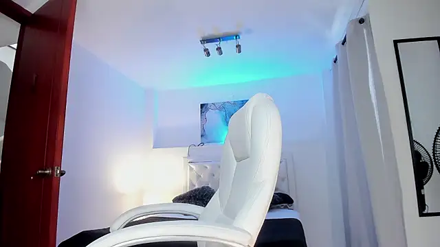 Vezzx online show from March 2026 06:44:01 PM