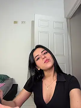 Snapshot of Trixie_pop chatting on March 2026 12:04:02 AM Trixie pop online show from March 2026 12:04:02 AM