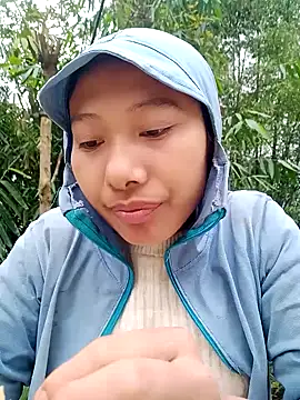 Snapshot of Leiley_98 chatting on April 2026 10:16:01 AM Leiley 98 online show from April 2026 10:16:01 AM