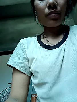 Snapshot of Leiley_98 chatting on April 2026 04:10:02 AM Leiley 98 online show from April 2026 04:10:02 AM