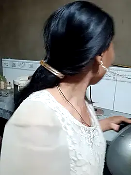 Snapshot of Leiley_98 chatting on April 2026 10:25:02 PM Leiley 98 online show from April 2026 10:25:02 PM