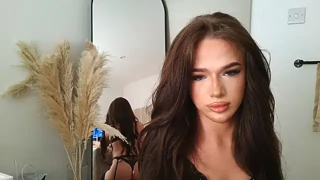 Snapshot of ArabellaUK chatting on April 2026 10:51:02 PM ArabellaUK online show from April 2026 10:51:02 PM