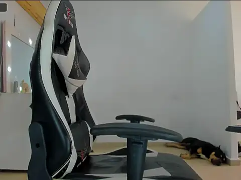 Snapshot of Thaliana_Jaramillo chatting on April 2026 05:32:02 PM Thaliana Jaramillo online show from April 2026 05:32:02 PM