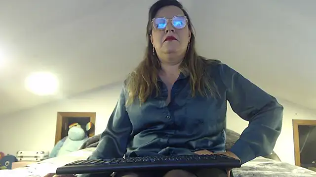 Snapshot of Malu_617 chatting on March 2026 04:16:01 AM Malu 617 online show from March 2026 04:16:01 AM