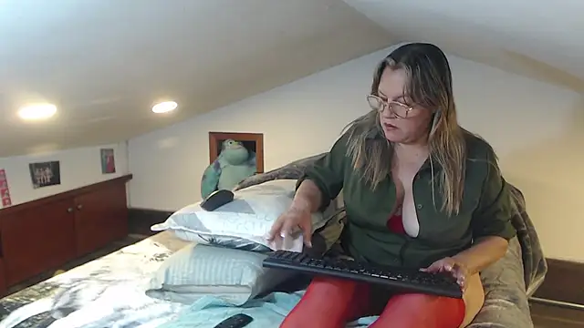 Snapshot of Malu_617 chatting on March 2026 12:54:02 AM Malu 617 online show from March 2026 12:54:02 AM