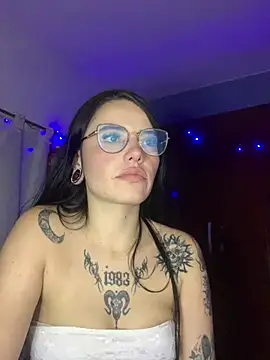 Snapshot of Tatii1 chatting on April 2026 01:39:01 AM Tatii1 online show from April 2026 01:39:01 AM