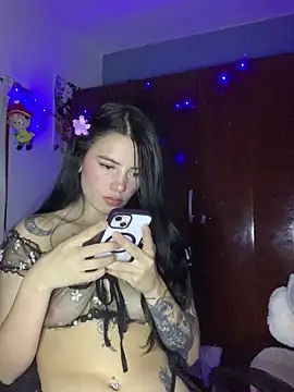 Snapshot of Tatii1 chatting on April 2026 09:45:01 PM Tatii1 online show from April 2026 09:45:01 PM