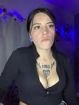 Snapshot of Tatii1 chatting on April 2026 03:29:01 AM Tatii1 online show from April 2026 03:29:01 AM