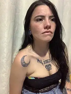 Snapshot of Tatii1 chatting on April 2026 02:06:01 AM Tatii1 online show from April 2026 02:06:01 AM