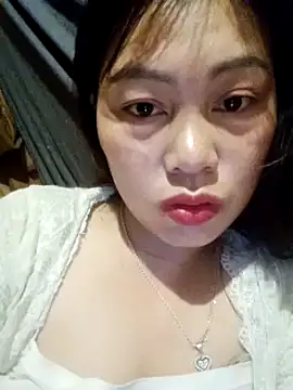 Snapshot of Abi-ni chatting on April 2026 07:11:01 PM Abi-ni online show from April 2026 07:11:01 PM